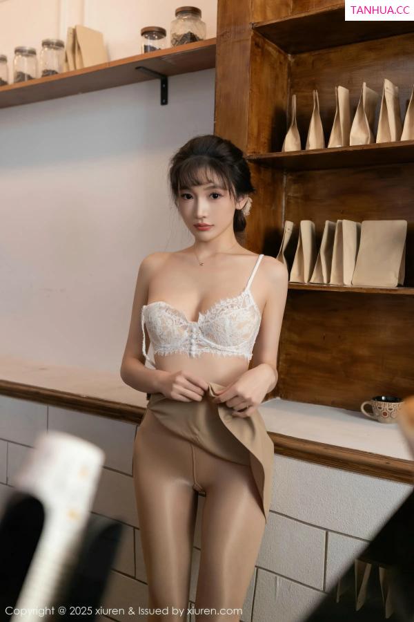 陆萱萱  [XiuRen]高清写真图 2025.12.25 No.11159 陆萱萱 蕾丝内衣第43张图片